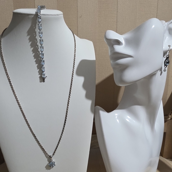 BLUE TOPAZ SET OF EARRINGS, BRACELET AND A PENDANT ON A 30 INCH NECKLACE ALL 925 - Picture 6 of 7